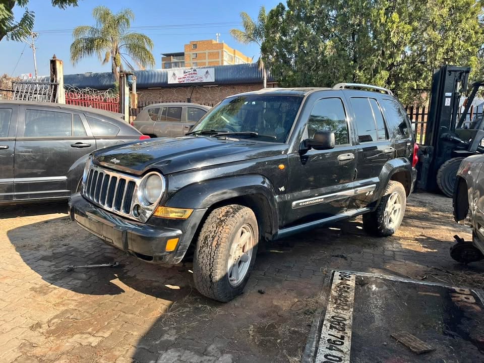 JEEP CHEROKEE 3.7 KJ NOW STRIPPING - Private Seller JEEP CHEROKEE 3.7 KJ NOW STRIPPING - Private Seller