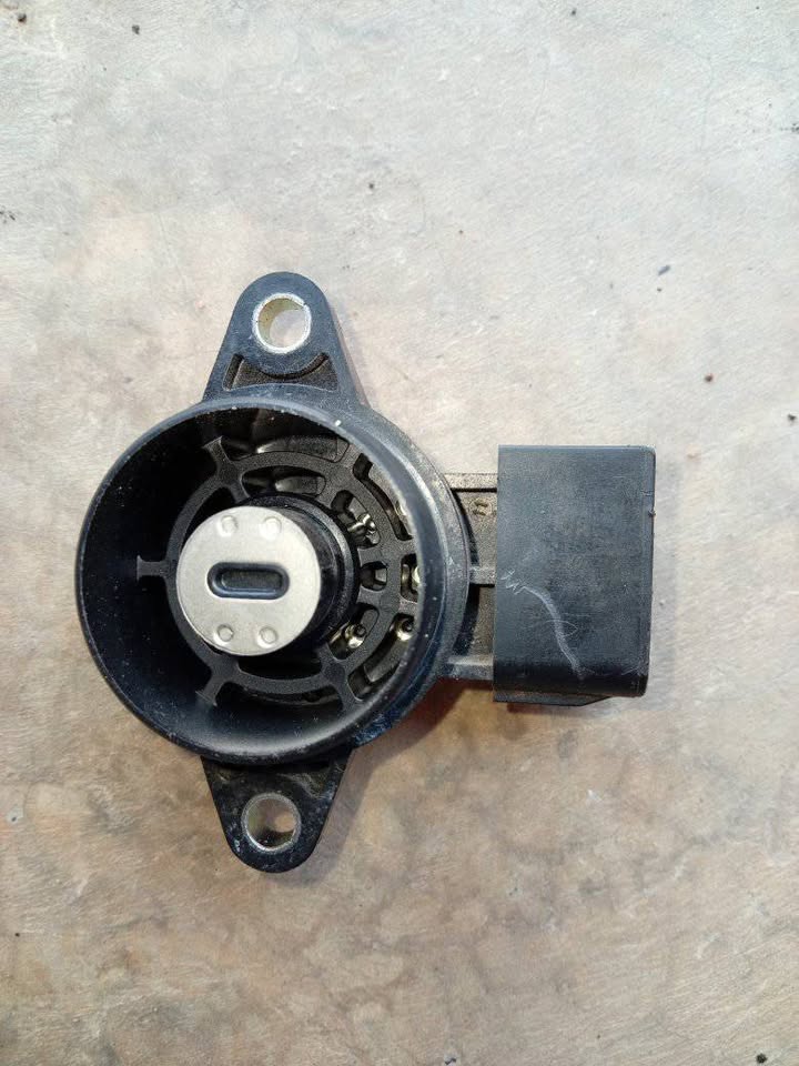 Toyota Hilux 1KD & 2KD TPS Sensor - Private Seller