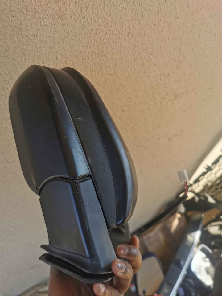 Toyota hillux gd6 right side mirror - Private Seller Toyota hillux gd6 right side mirror - Private Seller
