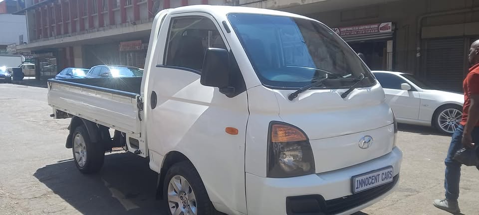 2007 HYUNDAI BAKKIE H100 2.6 DIESEL, WHITE COLOUR, 106000KM