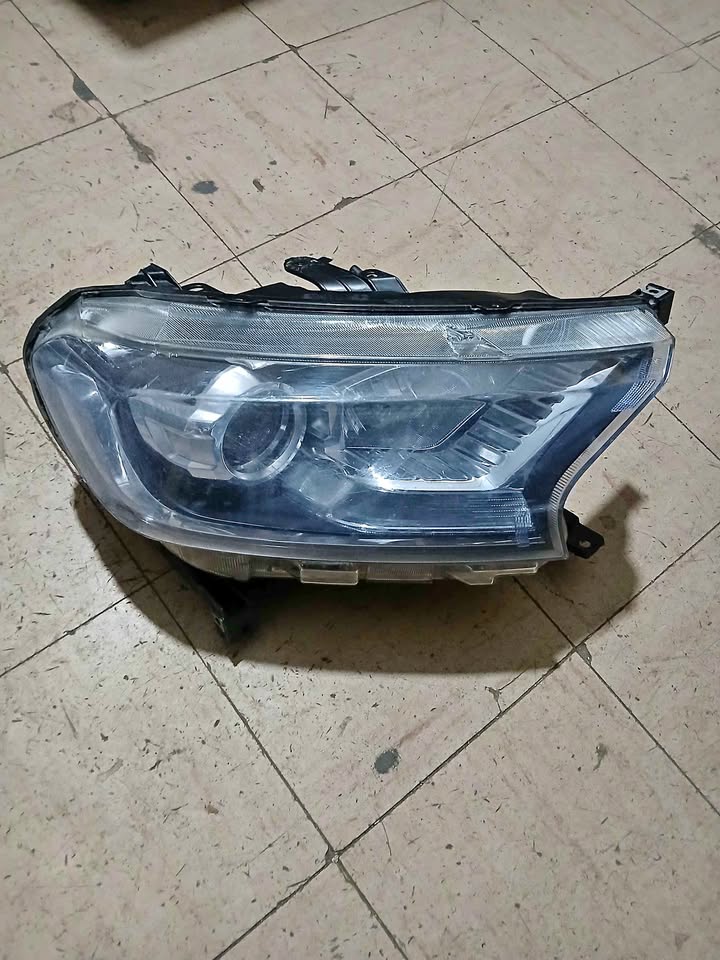 Ford ranger headlight - Private Seller Ford ranger headlight - Private Seller