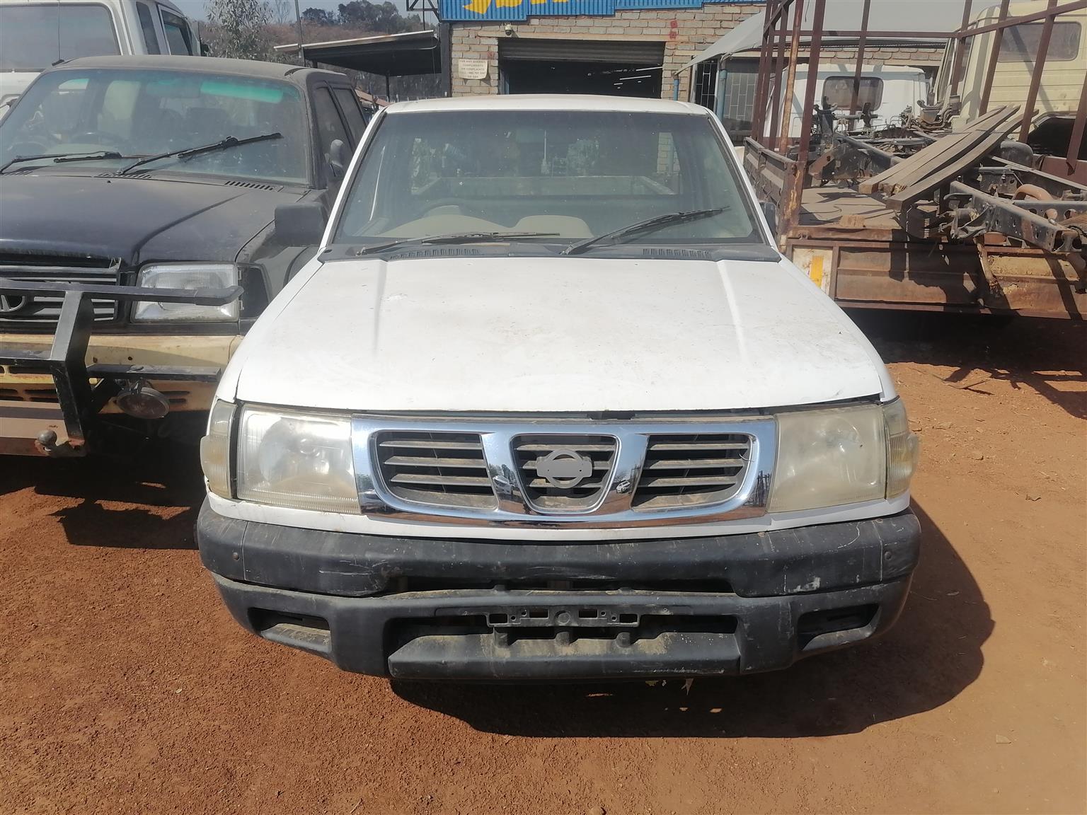 Nissan np 300 bakkie stripping for spares - Private Seller