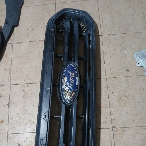Ford ranger t8 grill - Private Seller