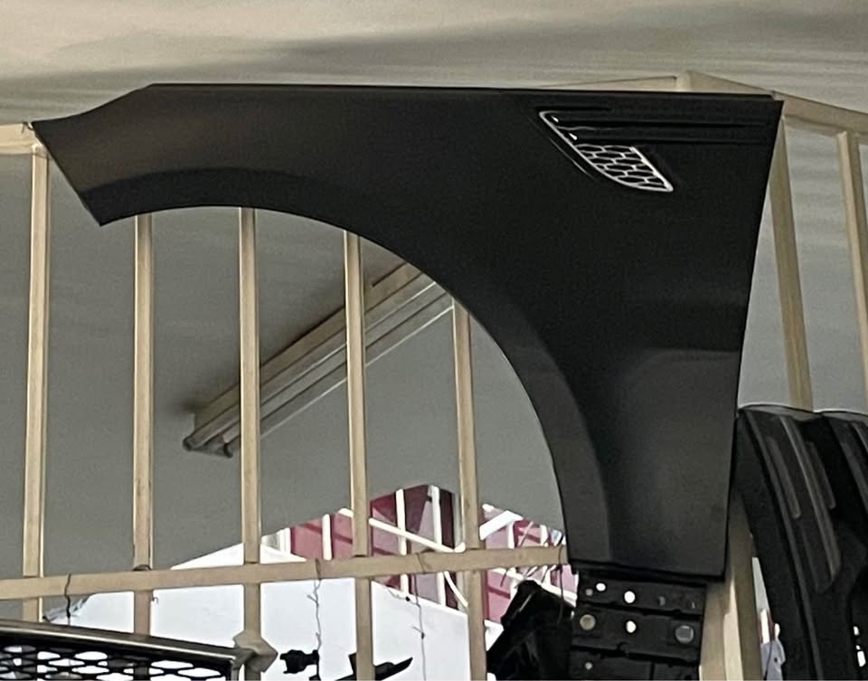 Land Rover Discovery 5 fenders - Private Seller Land Rover Discovery 5 fenders - Private Seller