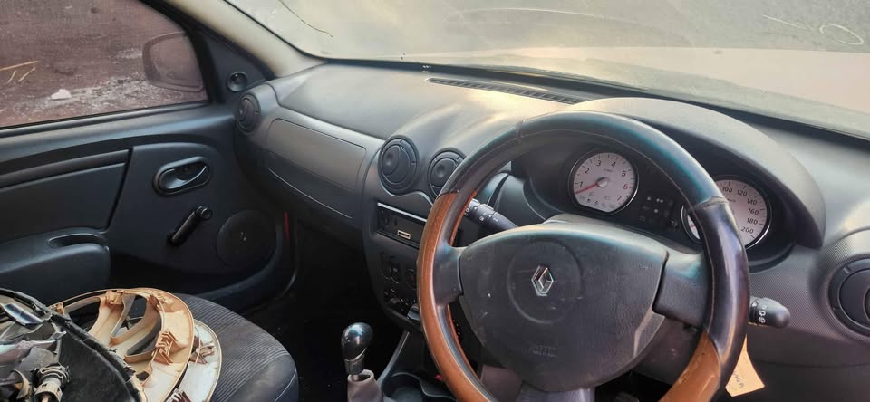 Renault sandero stripping for spare clean parts - Private Seller Renault sandero stripping for spare clean parts - Private Seller