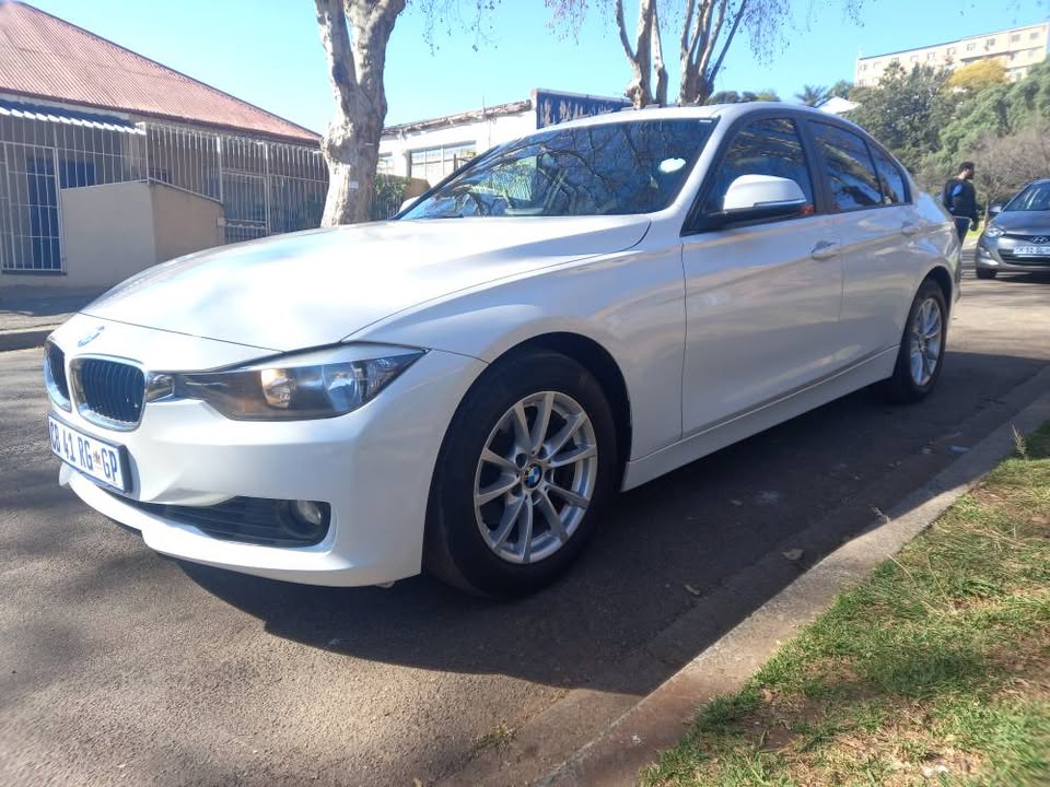 2012 BMW 320i F30 Sedan Petrol, Automatic, Sunroof, Service book,
