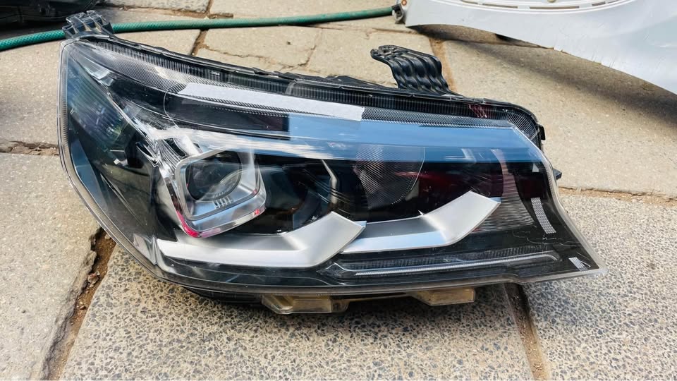 Peugeot LANDTREK Headlight - Private Seller Peugeot LANDTREK Headlight - Private Seller