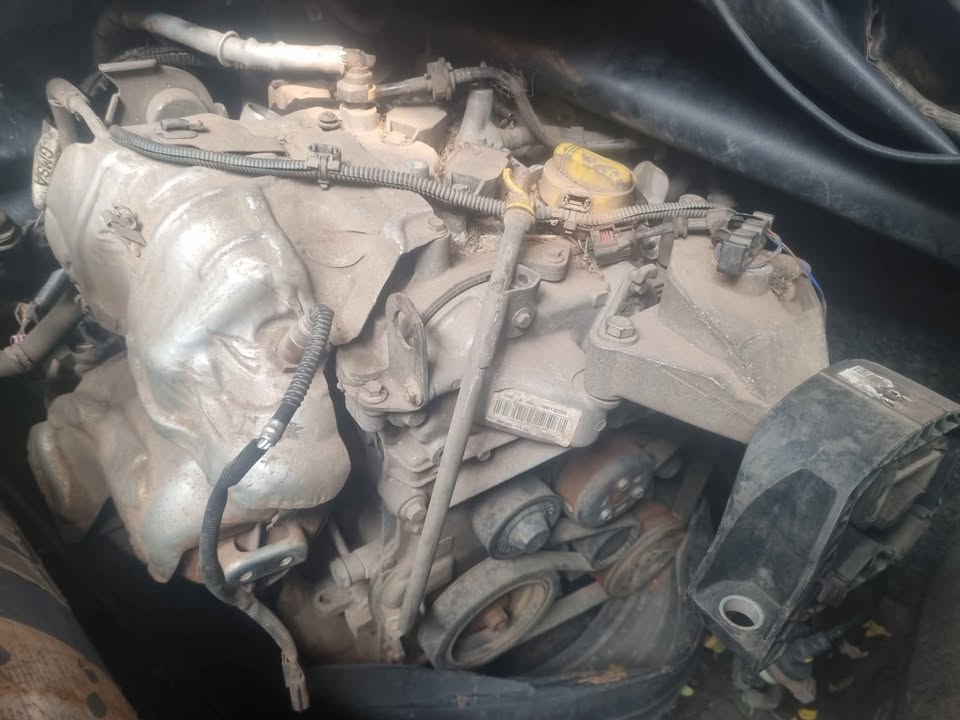 Nissan Np200 Engine 1.6 Aircon with it gearbox