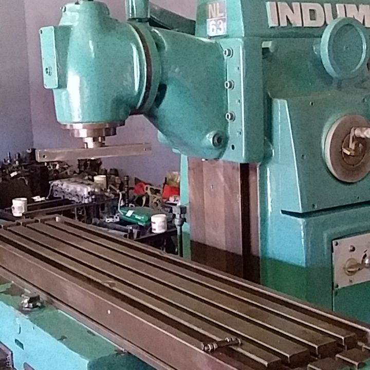Milling machine for skimming cylinder heads on sale. Junk Mail