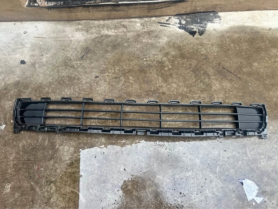 2019-2021 Kia sportage lower bumper grille - Private Seller 2019-2021 Kia sportage lower bumper grille - Private Seller