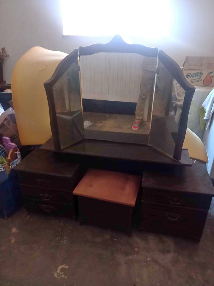 Dressing table: SPECIAL