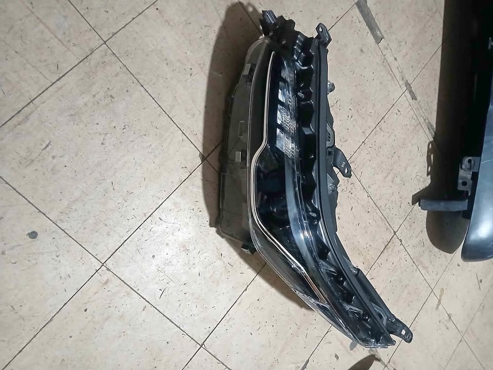 Toyota fortuner gd6 headlight - Private Seller Toyota fortuner gd6 headlight - Private Seller