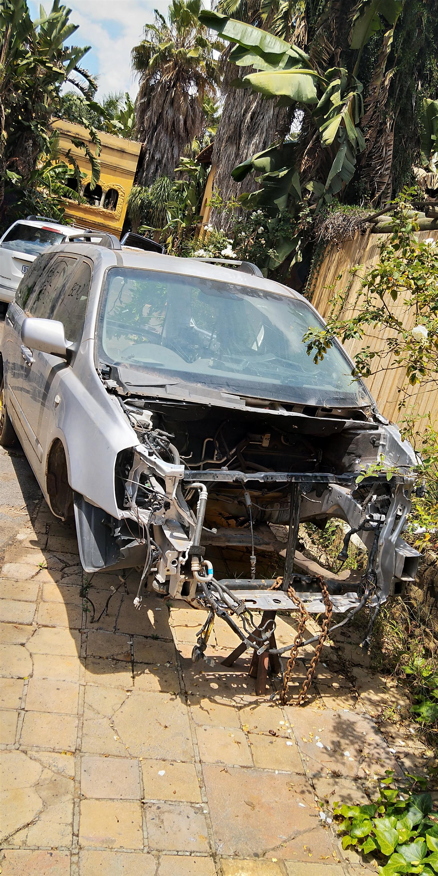 Kia Sedona / Carnival Stripping For Spares