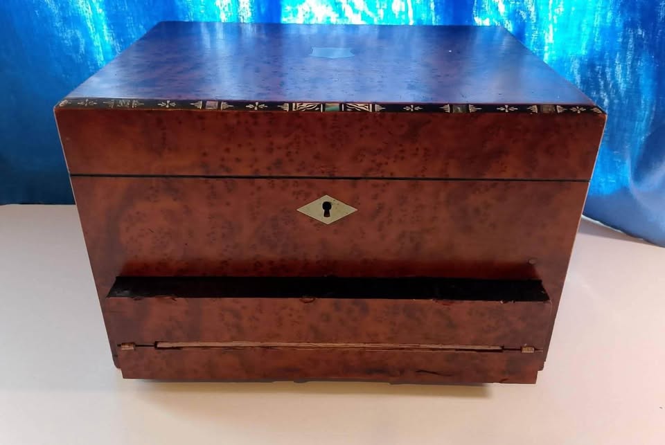 MID 19TH CENTURY JEWELLERY BOX