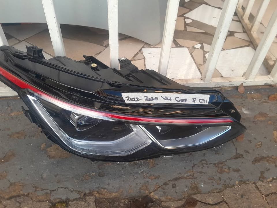 2022-2024 VW GOLF 8 GTI RIGHT SIDE HEADLIGHT FOR SALE