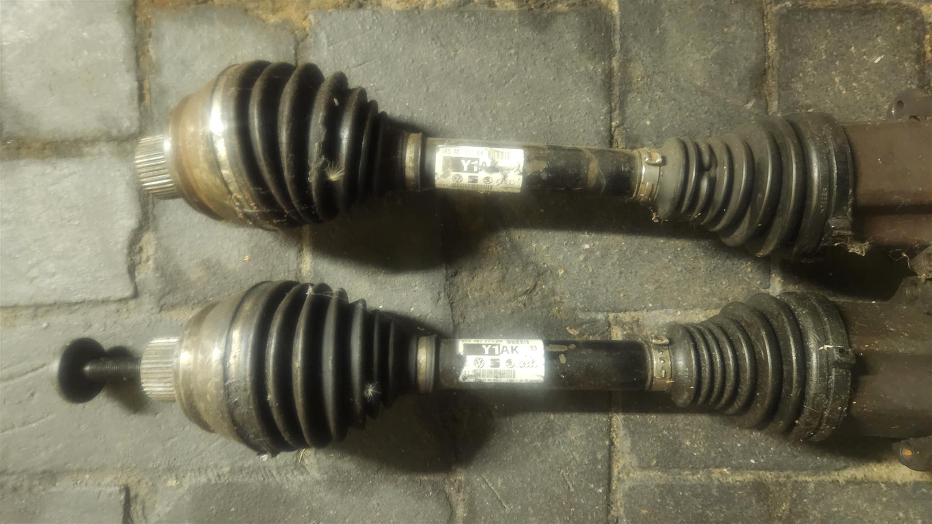Audi A4 B8 FACELIFT Complete CV JOINTS /DRIVESHAFTS - Private Seller Audi A4 B8 FACELIFT Complete CV JOINTS /DRIVESHAFTS - Private Seller