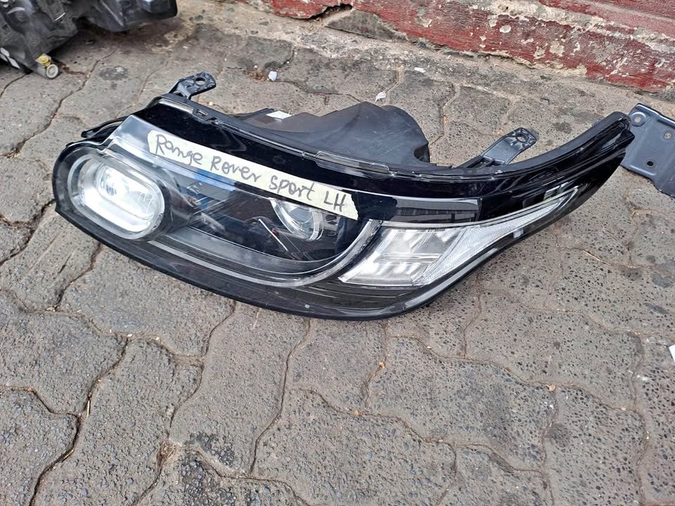 Land Rover Range Rover Sport headlight 2017 - Private Seller Land Rover Range Rover Sport headlight 2017 - Private Seller