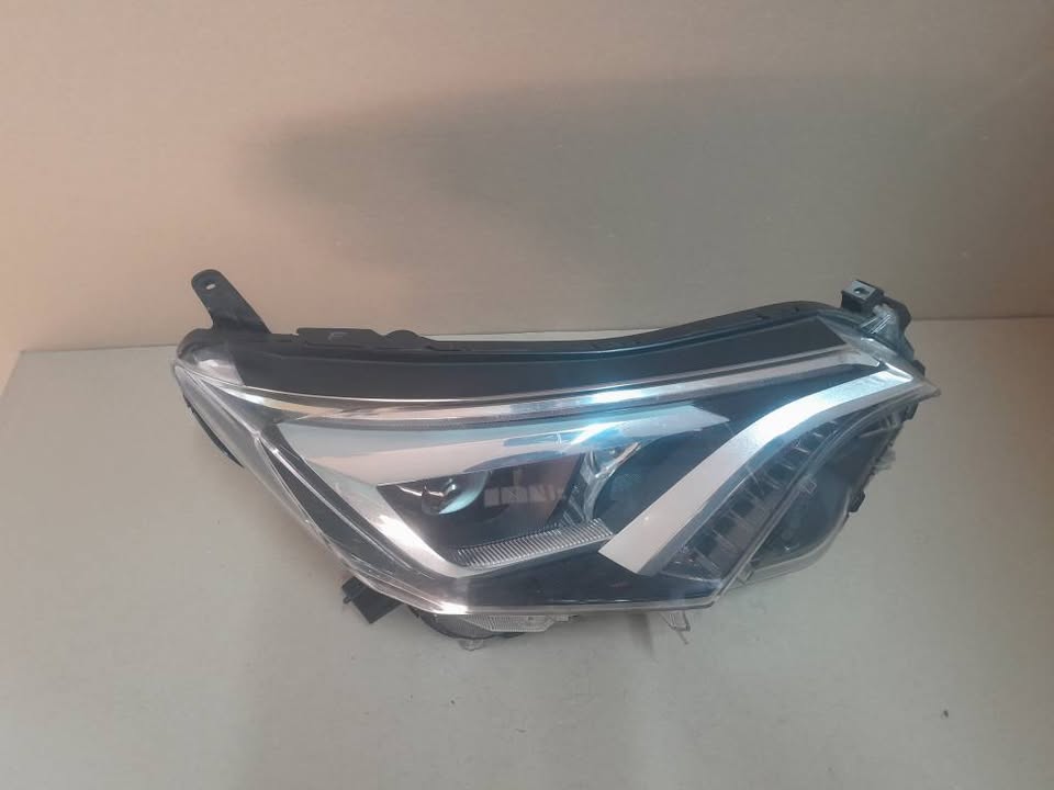 2014-2016 TOYOTA RAV4 RIGHT SIDE HEADLIGHT FOR SALE