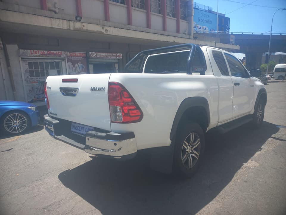 2021 TOYOTA HILUX 2.4 GD6 DIESEL EXTRA CAB BAKKIE RAIDER, MANUAL, WHITE COLOUR