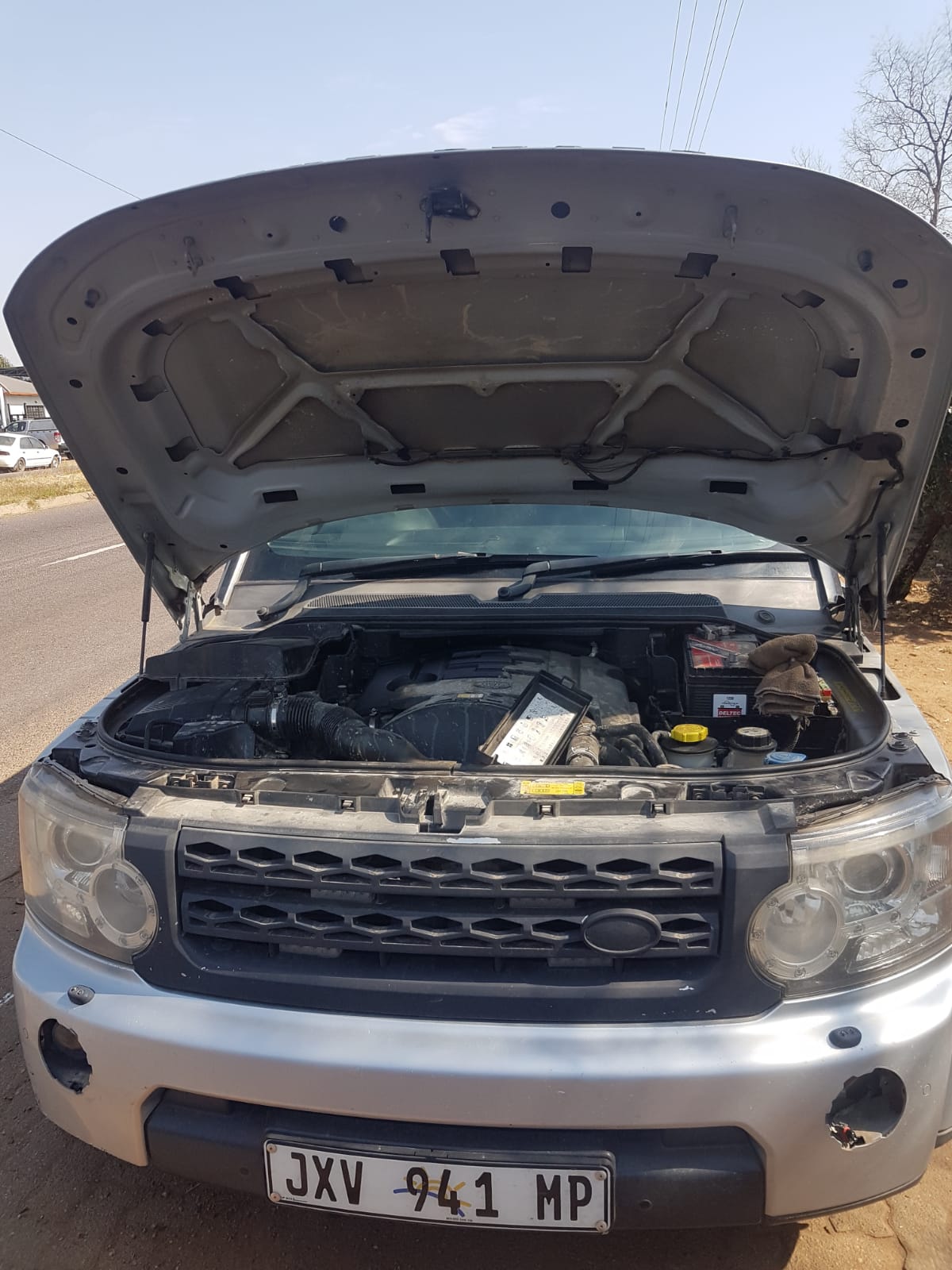2013 Discovery 4 TDV6 3.0D SE Used Parts - Silver in colour