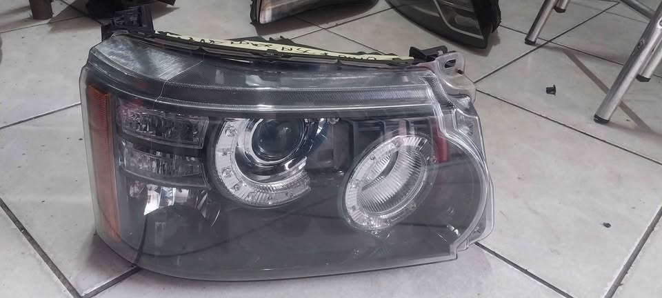 LAND ROVER DISCOVERY HEADLIGHT RHS - Private Seller LAND ROVER DISCOVERY HEADLIGHT RHS - Private Seller