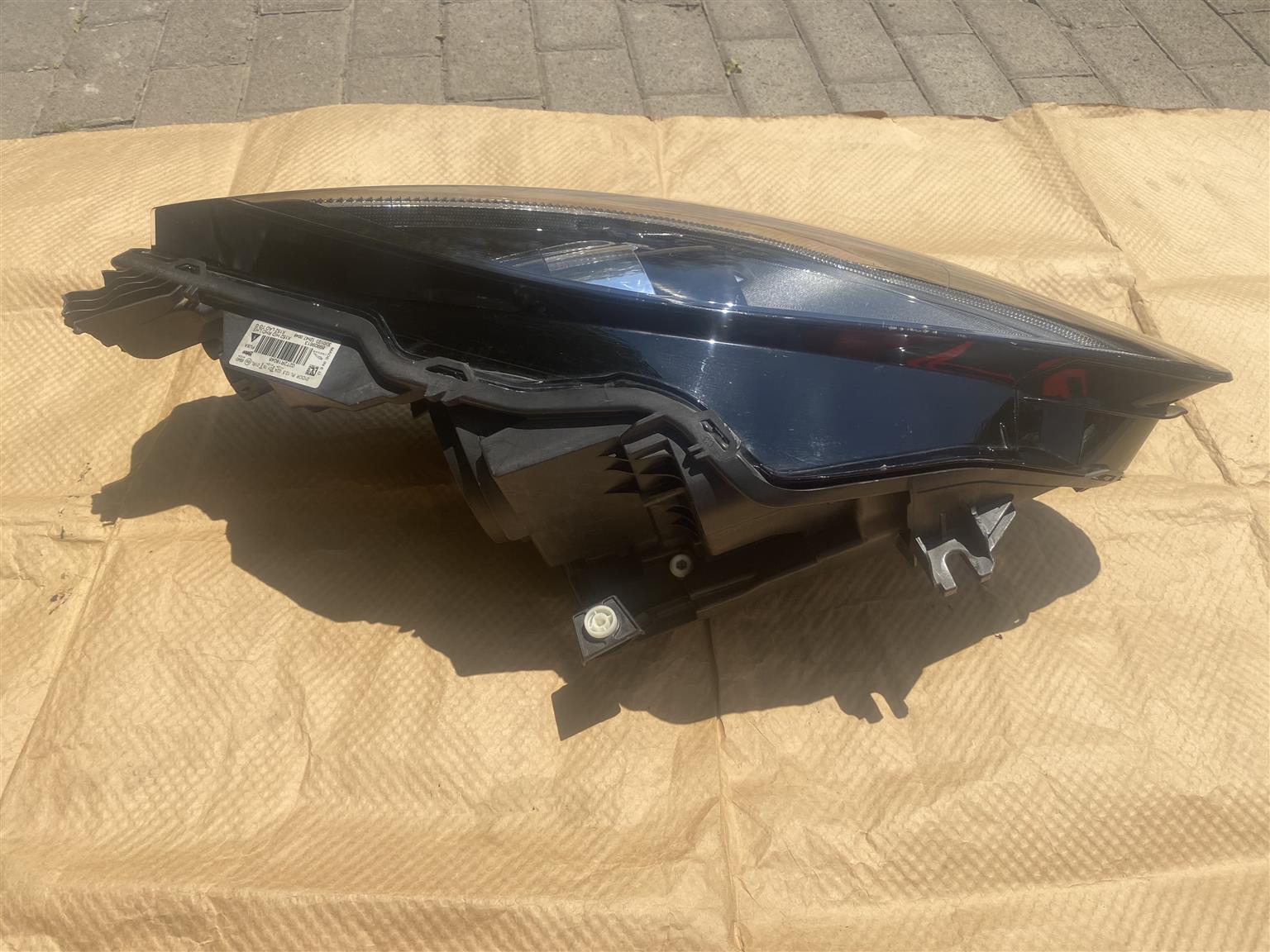 2017 JAGUAR F-TYPE BI-XENON HEADLIGHT LEFT SIDE FOR SALE. IN EXCELLENT CONDITION