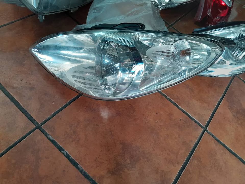 Hyundai i Headlight leftside. Insurance Clean - Private Seller Hyundai i Headlight leftside. Insurance Clean - Private Seller