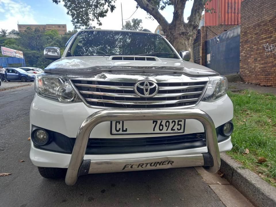 2011 Toyota Fortuner 3.0 D4D Diesel, Manual 4×4, White, 98000kms