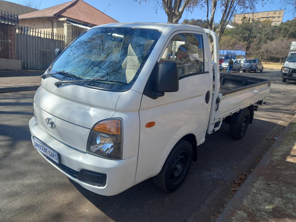 2019 HYUNDAI H100 2.6 ENGINE DIESEL, MANUAL, WHITE COLOR, MILEAGE 73000KMS.
