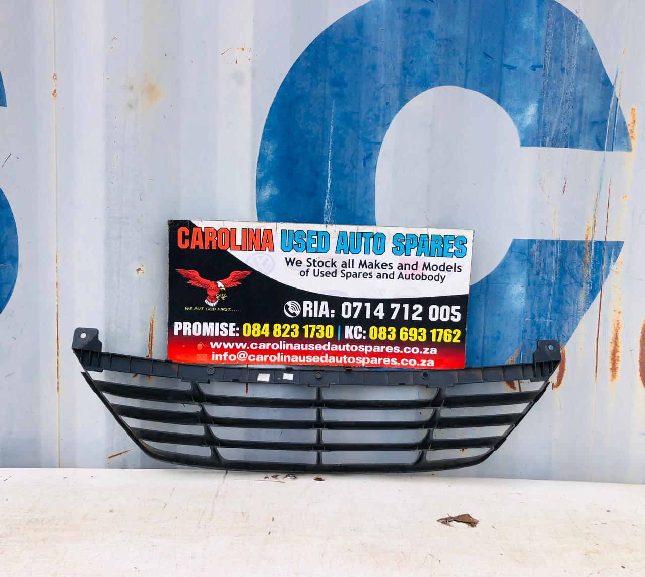 Hyundai Elantra front bumper centre grill (2011-2014) - Private Seller Hyundai Elantra front bumper centre grill (2011-2014) - Private Seller