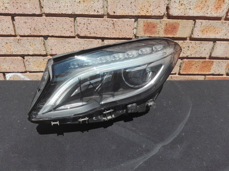 Mercedes Benz GLA W156 Left Xenon Headlight - Private Seller Mercedes Benz GLA W156 Left Xenon Headlight - Private Seller