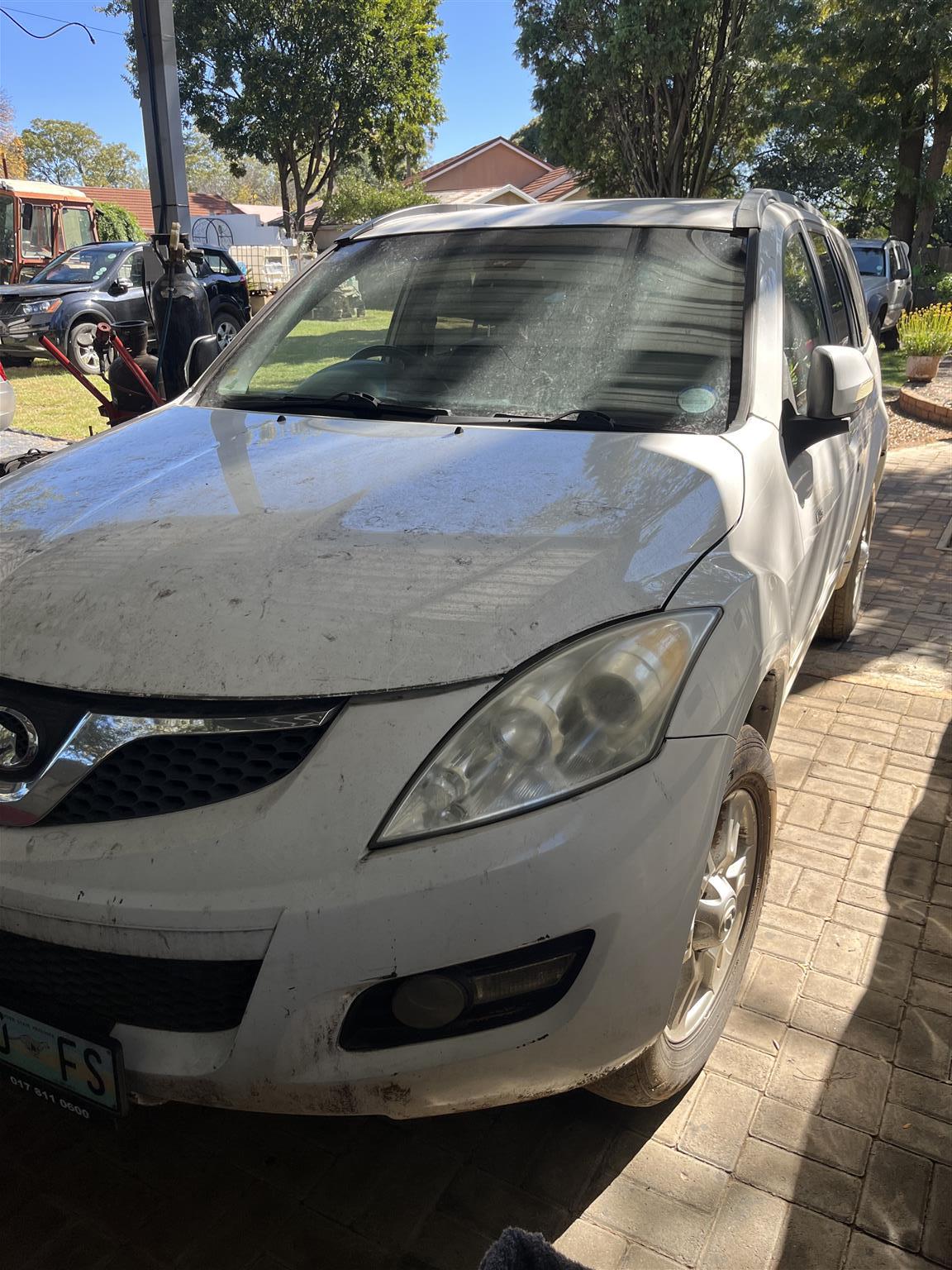 GWM H 5. 2012 4×4. For sale as is. Engine problem. Start only