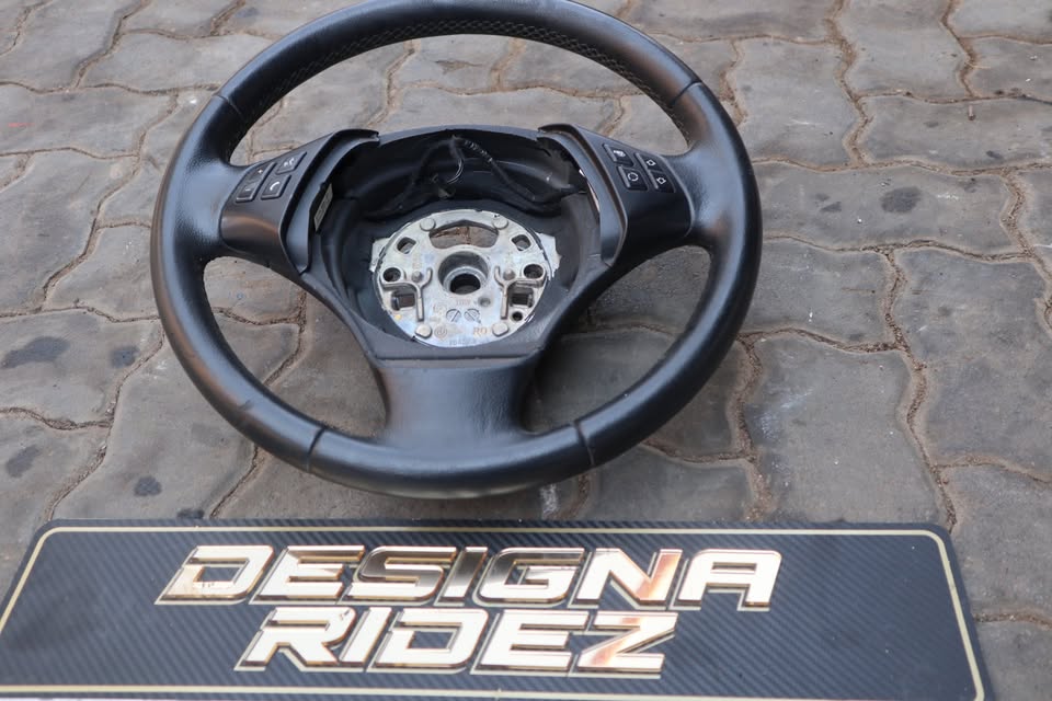 BMW E90 FACE LIFT STEERING WHEEL - Private Seller BMW E90 FACE LIFT STEERING WHEEL - Private Seller