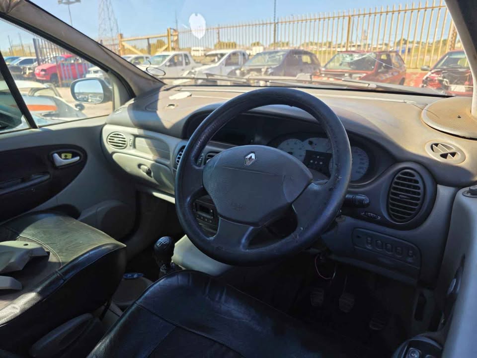 Renault Scenic 2 STRIPPING FOR SPARES - Private Seller Renault Scenic 2 STRIPPING FOR SPARES - Private Seller