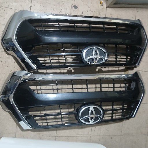 Toyota hilux gd6 grill - Private Seller Toyota hilux gd6 grill - Private Seller