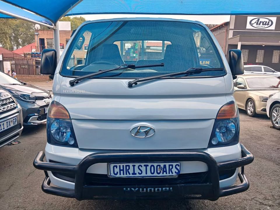 2015 model Hyundai H-100 manual transmission diesel 2.6 engine capacity mileage