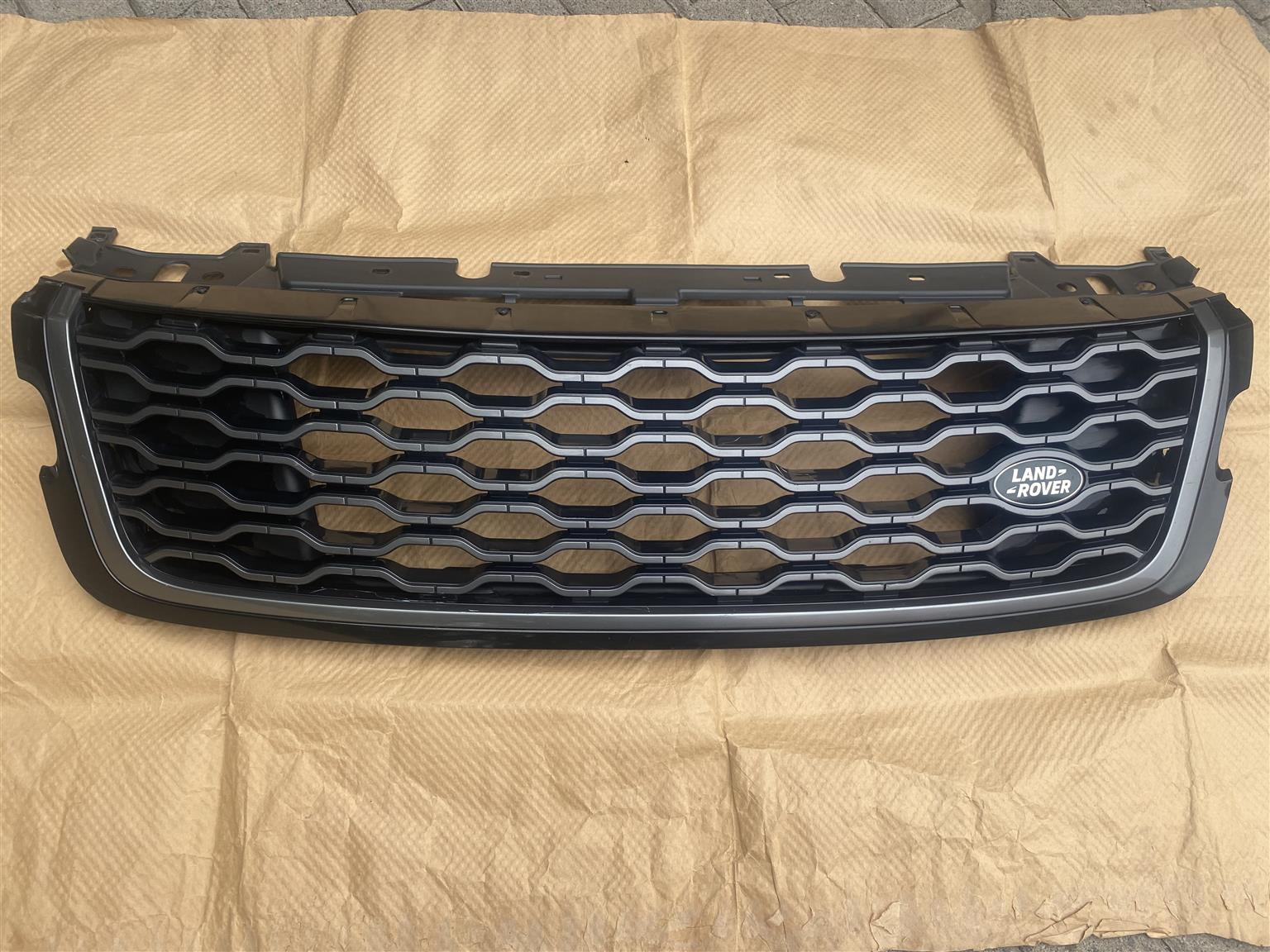 2021 RANGE ROVER VELAR L560 MAIN BUMPER GRILL FOR SALE. IN PRISTINE CONDITION - Private Seller 2021 RANGE ROVER VELAR L560 MAIN BUMPER GRILL FOR SALE. IN PRISTINE CONDITION - Private Seller