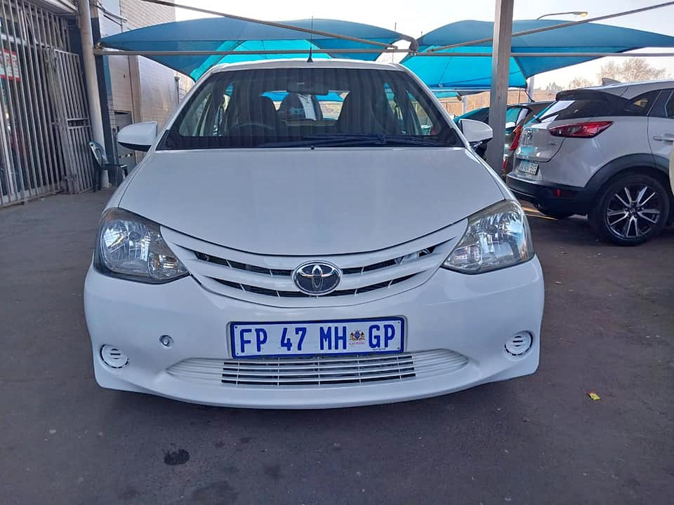 2016 TOYOTA ETIOS 1.5 HATCH BACK 85 000KM MANUEL PETROL