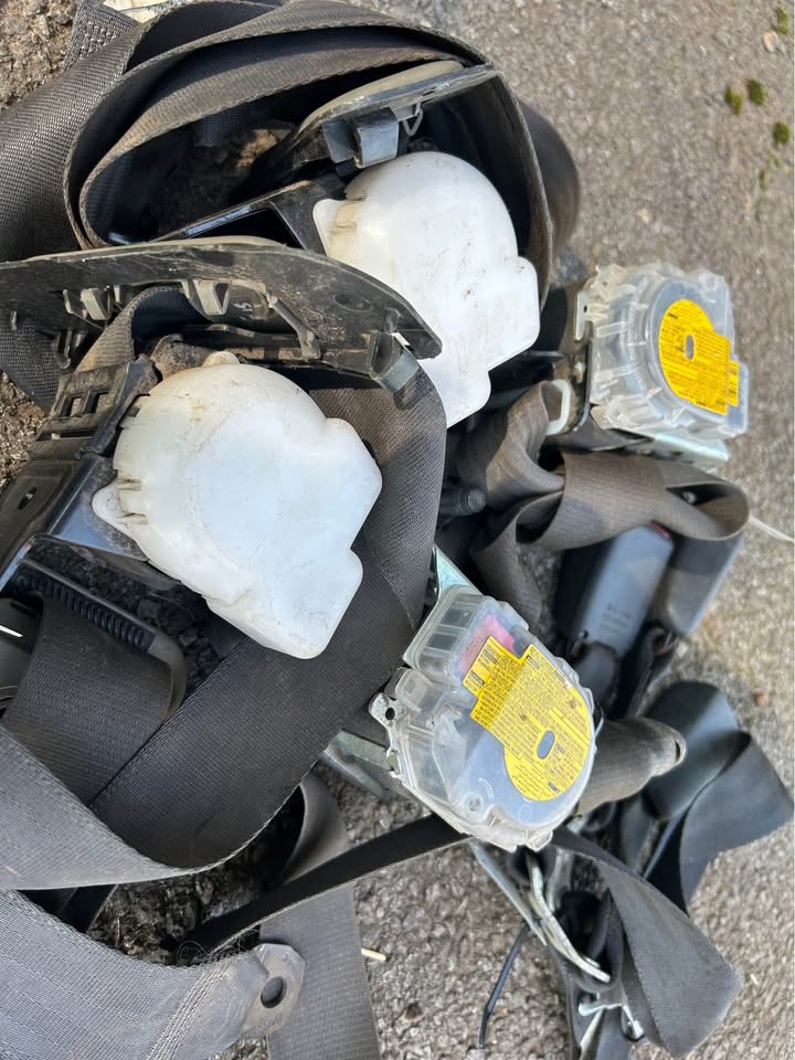 Toyota Etios Safety Belts And Clips - Private Seller Toyota Etios Safety Belts And Clips - Private Seller