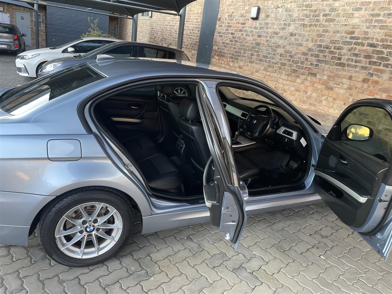 2011 BMW 3 Series 320i Auto (E90)