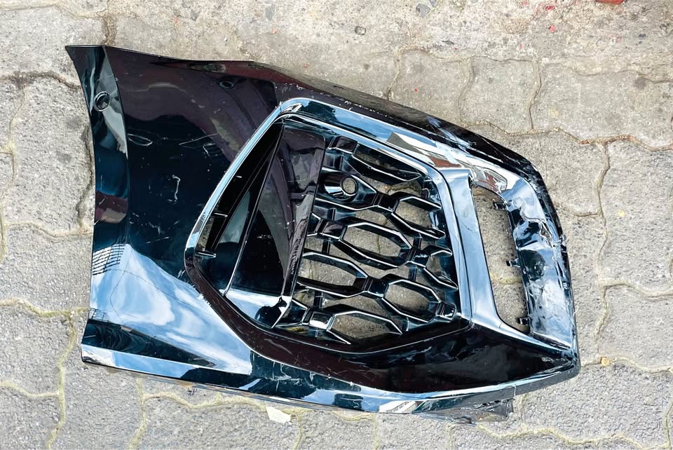 Audi RS3 bumper cover rh - Private Seller Audi RS3 bumper cover rh - Private Seller
