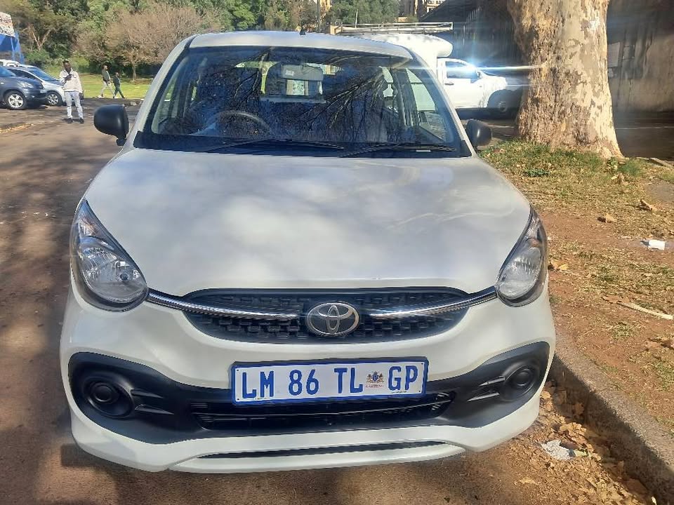 Toyota Vitz 1.0 2024