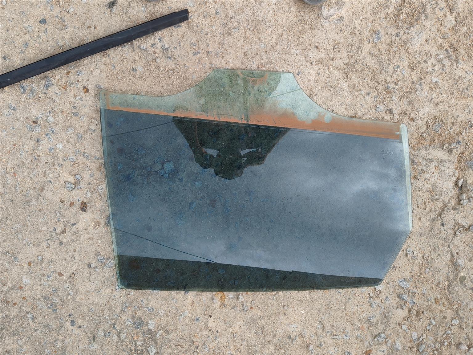 Volkswagen polo 8 tsi right rear door silver - Private Seller