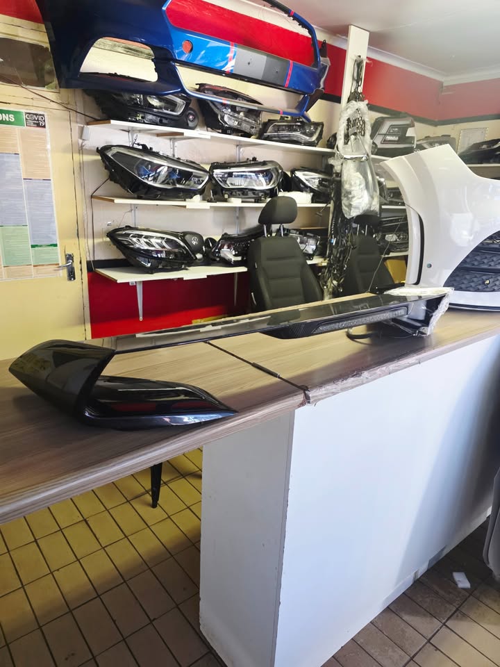 JAGUAR XF CARBON FIBER TRUNK SPOILER OEM FOR SALE. - Private Seller