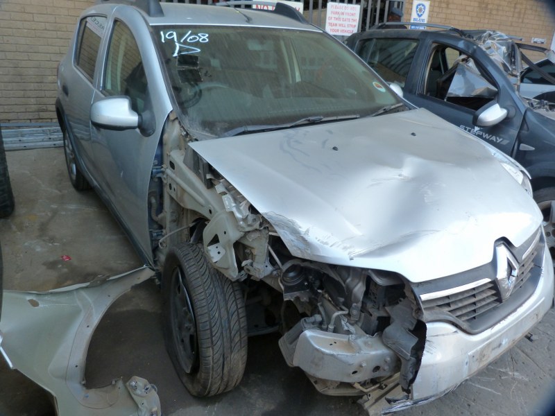 STRIPPING Renault Sandero 1.6 8V Stepway Manual - 2016 - Private Seller STRIPPING Renault Sandero 1.6 8V Stepway Manual - 2016 - Private Seller