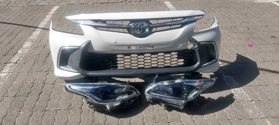 TOYOTA STARLET 2023 HEADLIGHTS AND COMPLETE FRONT BUMPER TOYOTA STARLET 2023 HEADLIGHTS AND COMPLETE FRONT BUMPER