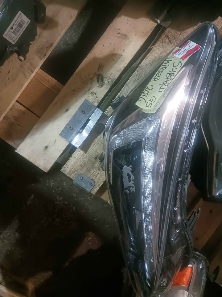 SUBARU IMPREZZA G5 HEADLIGHT 2016 - Private Seller