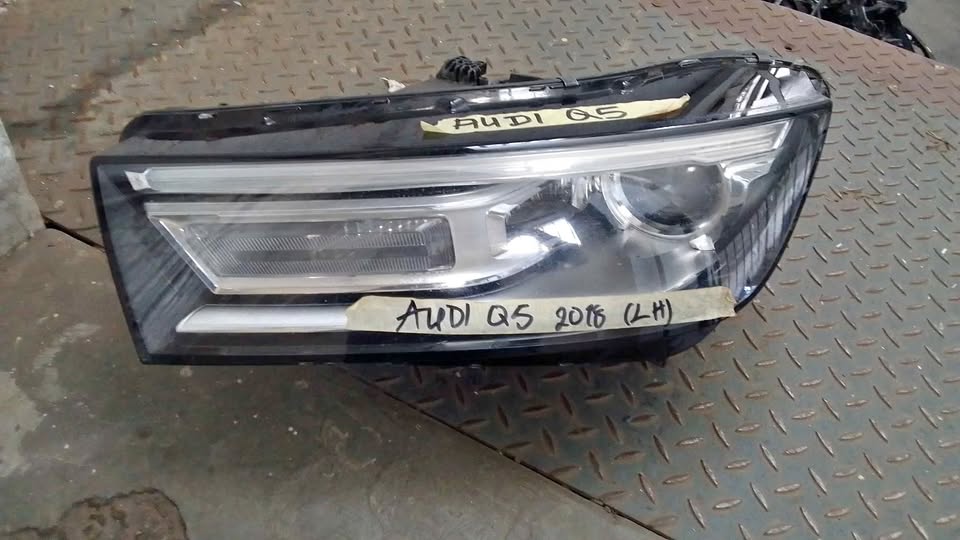Audi Q5 headlights - Private Seller Audi Q5 headlights - Private Seller