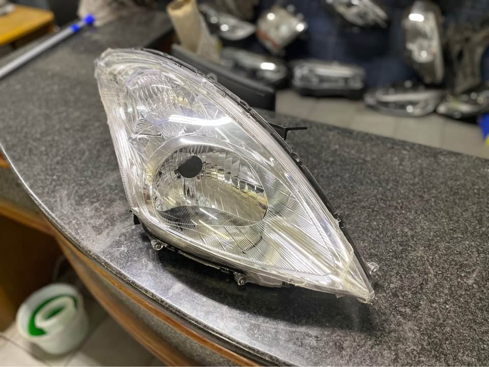 Suzuki swift Rhs headlight