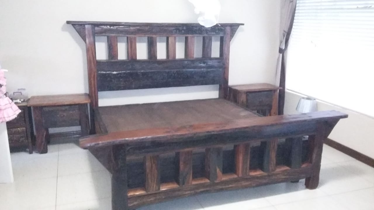 Double bed sleeper wood base 